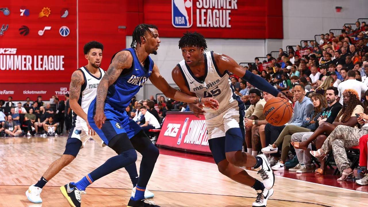 开云体育入口-篮网B队力克灰熊，凯尔·库兹马惊艳世界