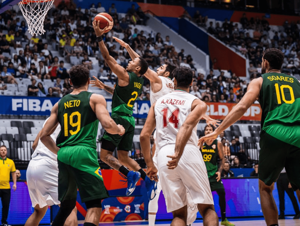 巴西男篮翻盘加拿大男篮，布拉德利制霸全场