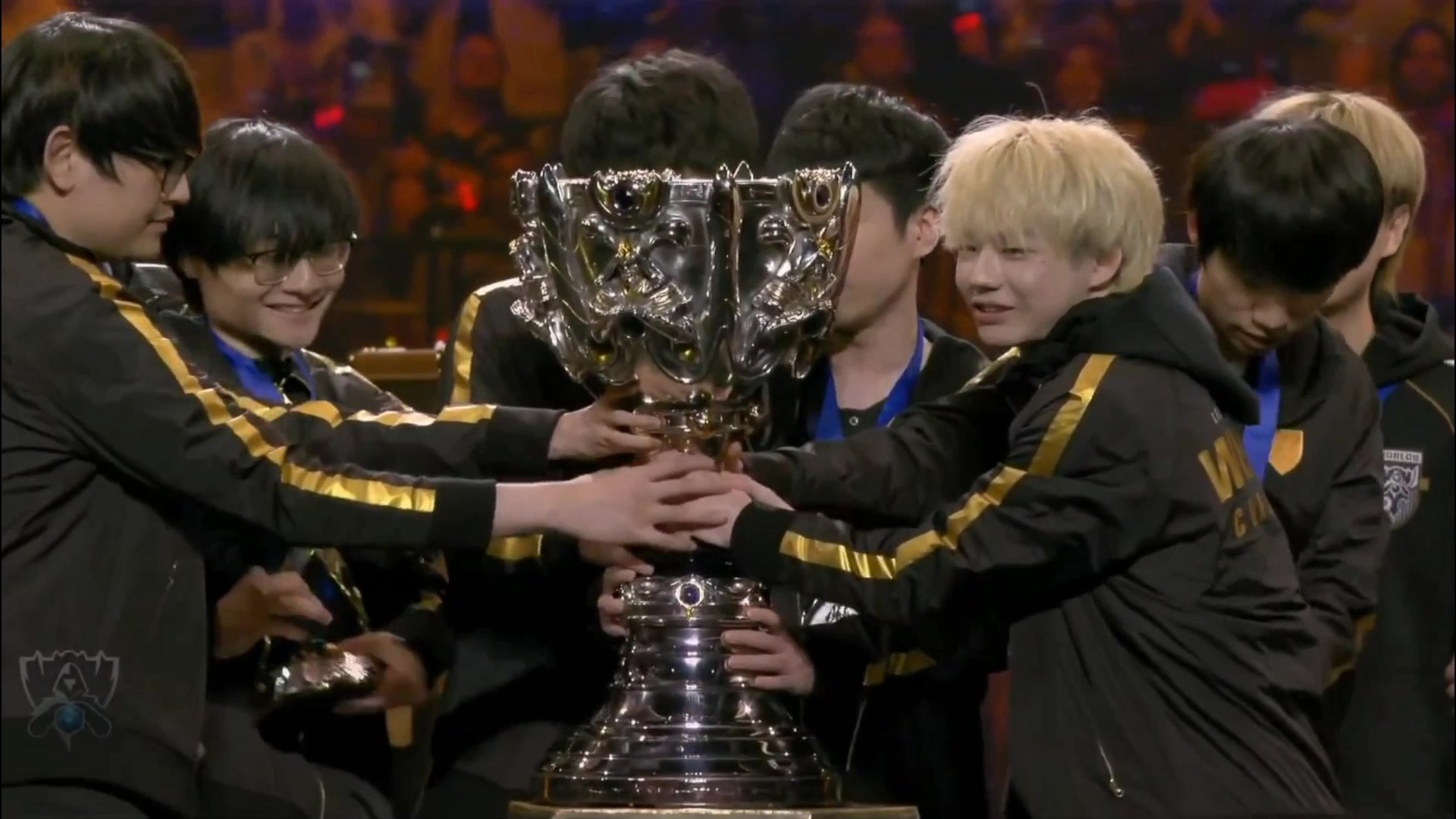 开云体育APP下载-SHR力克FPX，Doinb完成帽子戏法