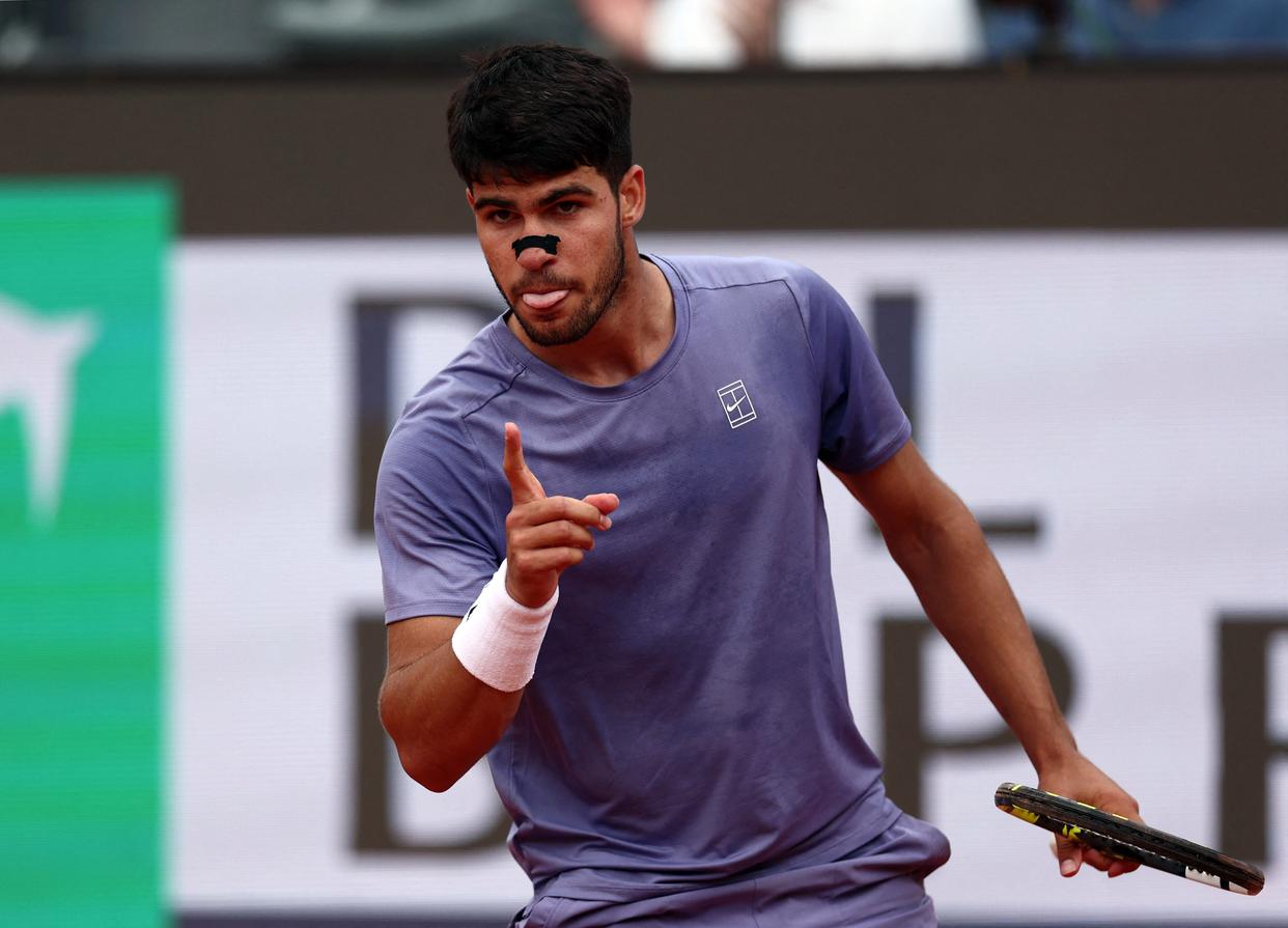 世界网球队力克西班牙网球队，阿尔卡拉斯完成帽子戏法