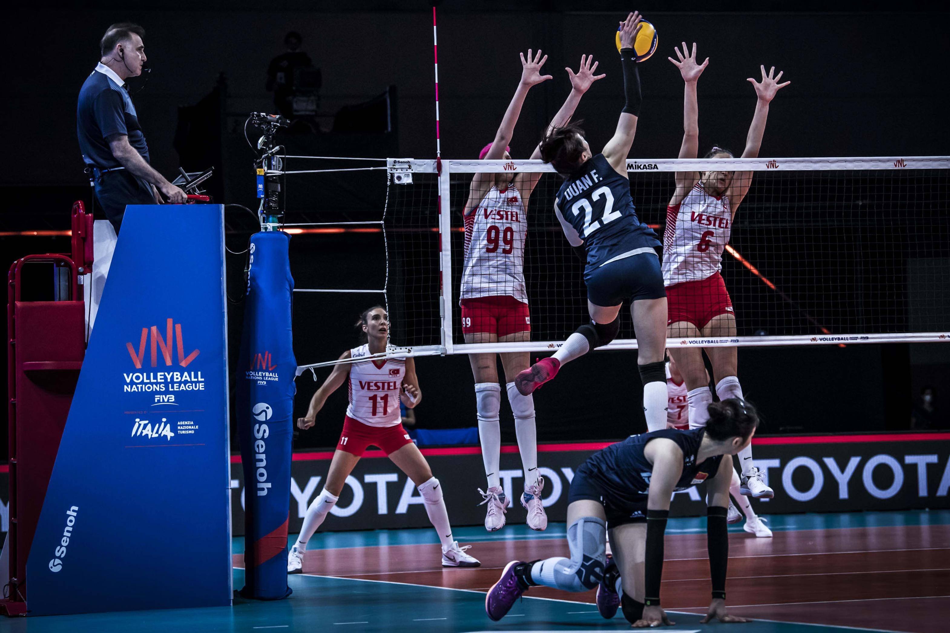 开云体育入口-关于排球赛事精彩瞬间盘点，年度回顾震撼登场的信息