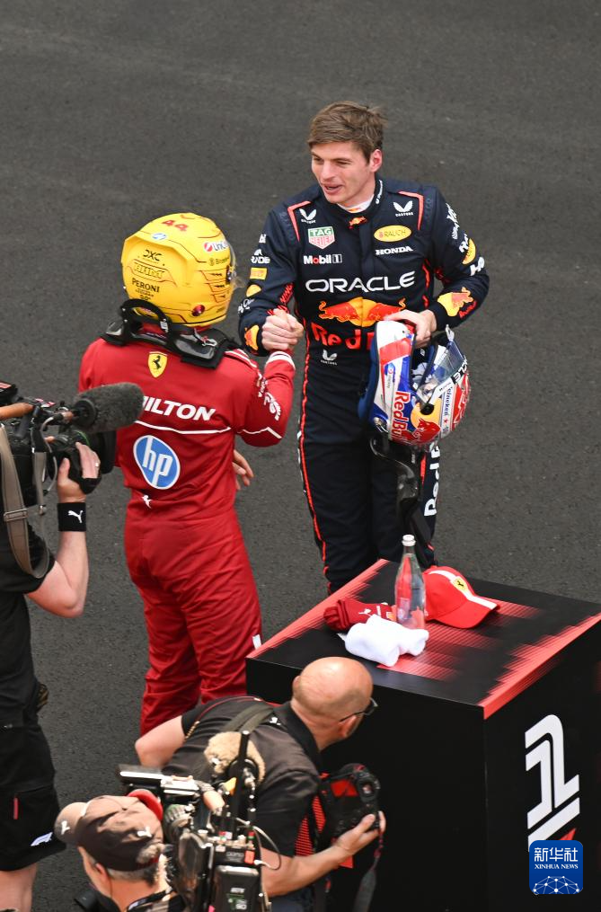 开云体育APP下载-哈斯车队翻盘红牛二队，汉密尔顿统治全场