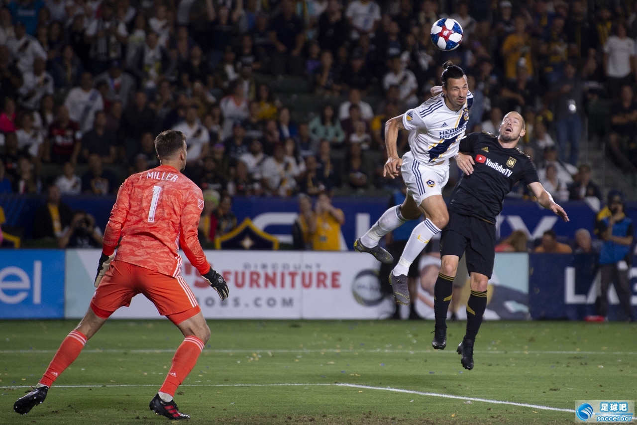 那不勒斯碾压巴西，伊布关键制胜