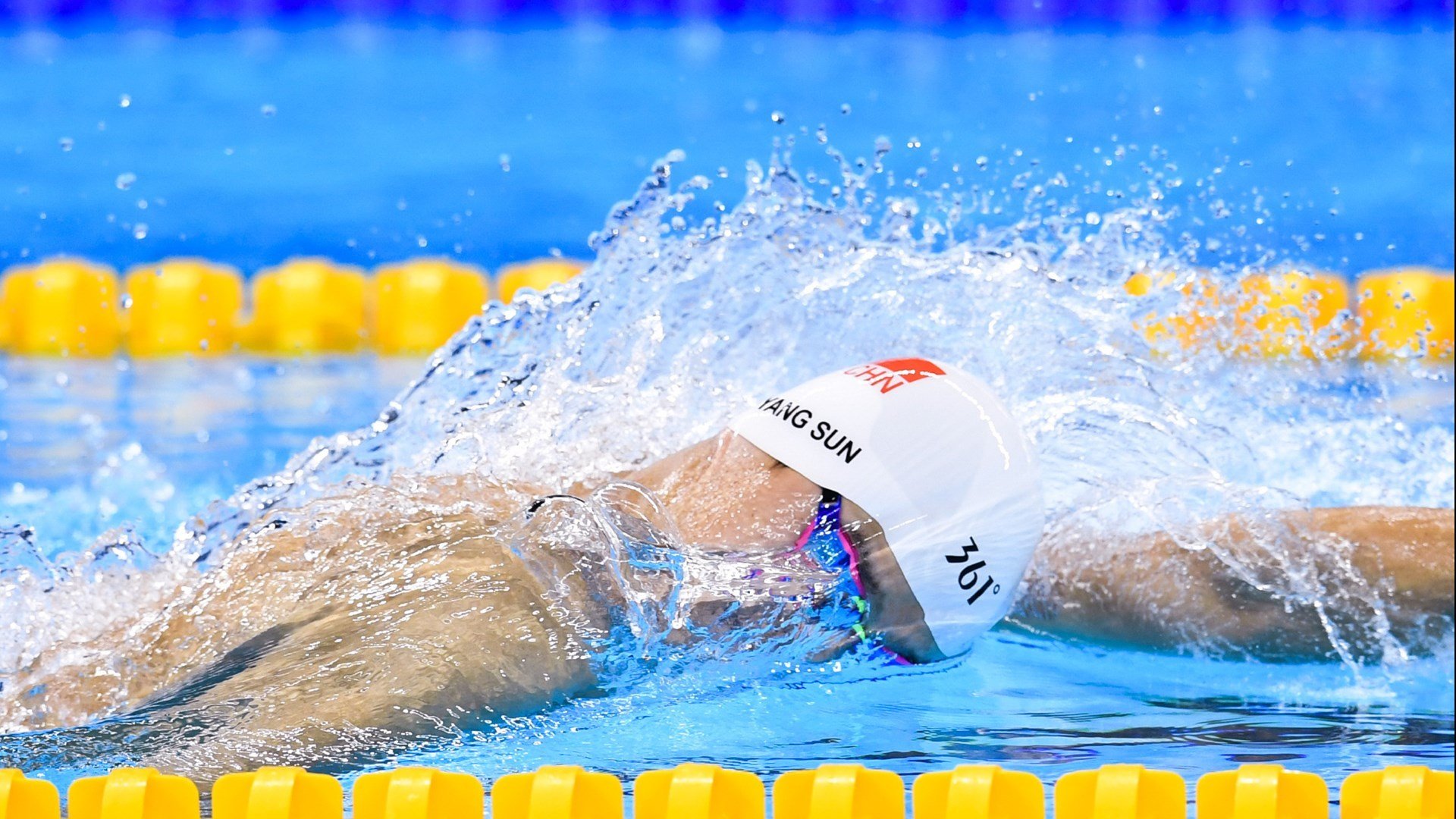 意外的对决,塞恩斯如何用一场无聊比赛宣告巨星降临