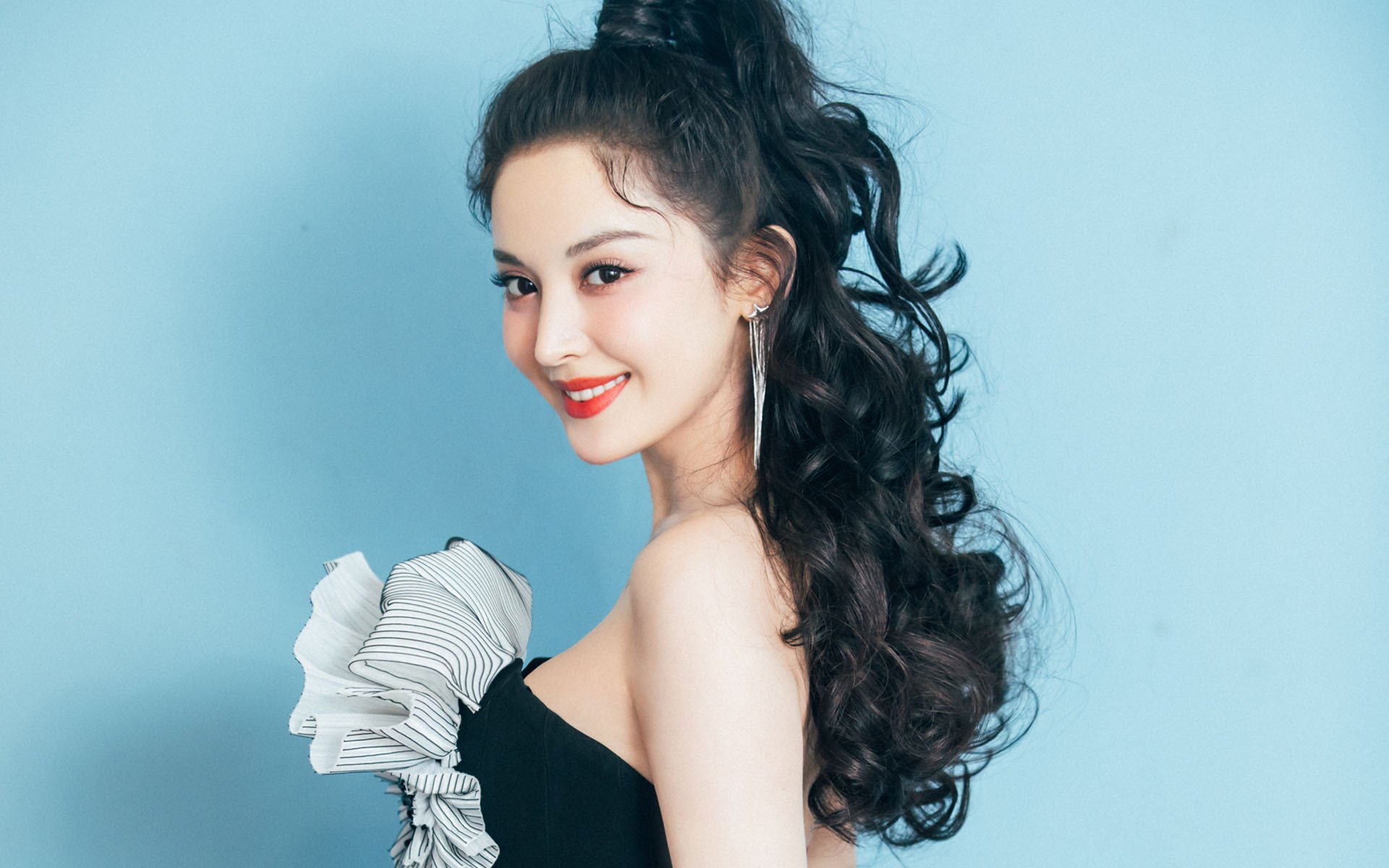 三狮军团碾碎天蓝防线,阿尔瓦雷斯一传一射定乾坤