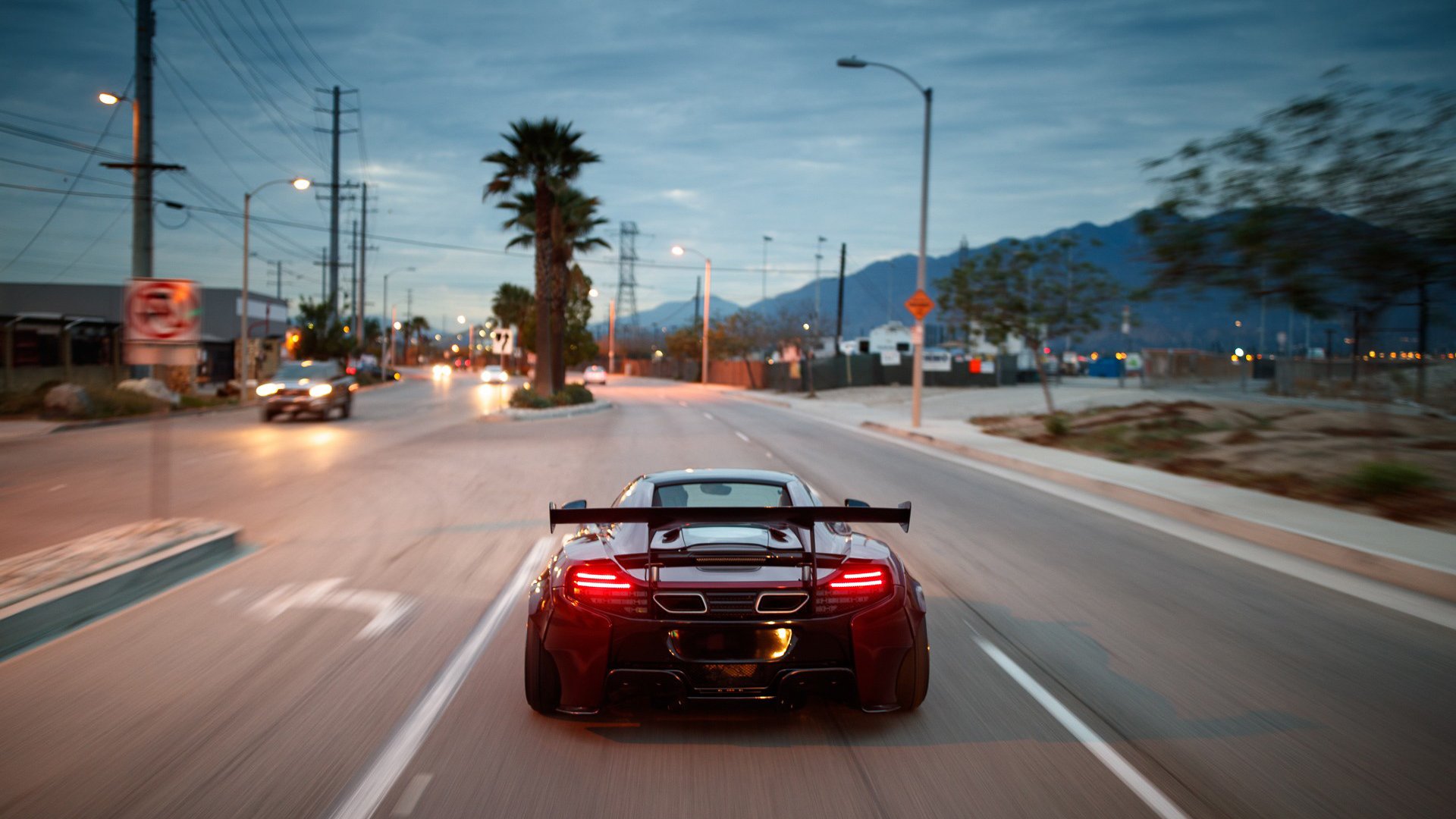 萨卡自我介绍，一脚点燃赛场，厄瓜多尔力克突尼斯