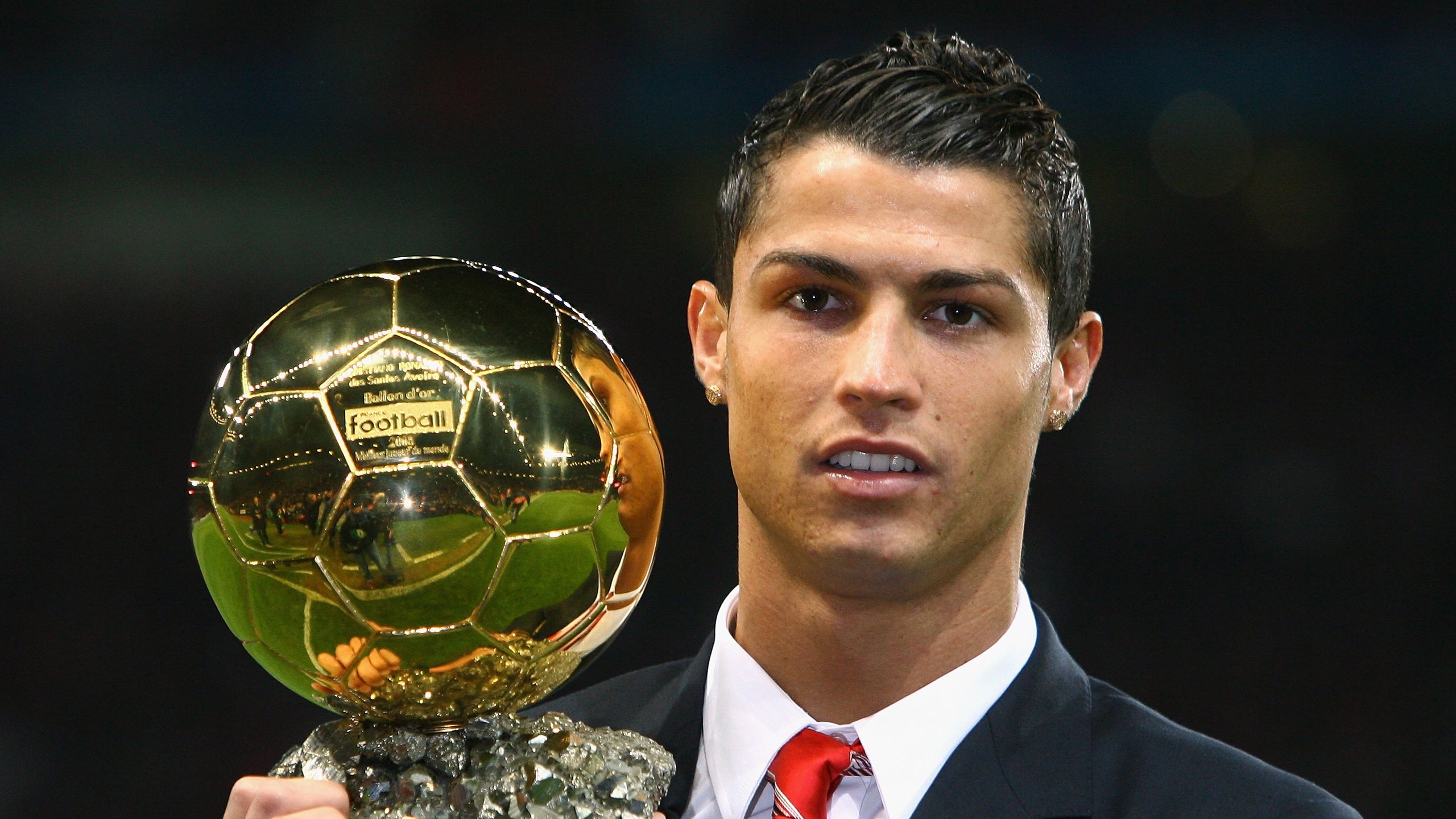 星辰与泥土，本泽马的超越之路与阿尔及利亚足球的现实启示